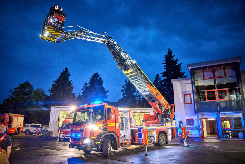 Neue Drehleiter fu00fcr die freiwillige Feuerwehr Heidenau