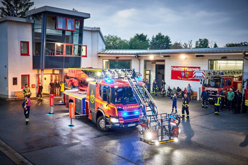 Neue Drehleiter fu00fcr die freiwillige Feuerwehr Heidenau